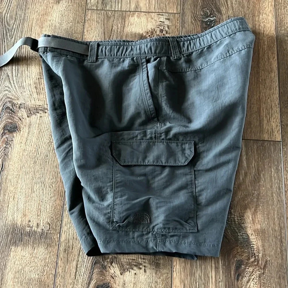 The North Face Men’s Cargo 10” inseam Charcoal Grey Size 40 - Picture 9 of 10